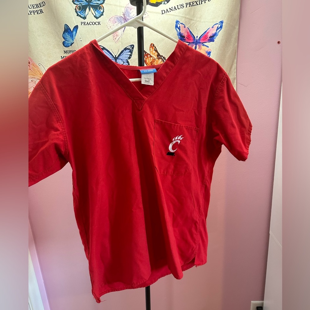 Red Cincinnati Bearcats Scrubs Size Small